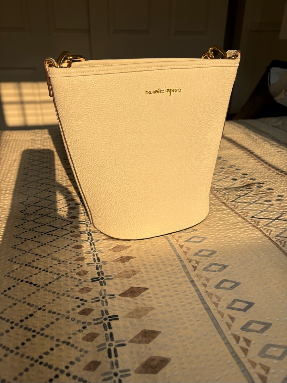 White Gold Chain-Handle Bucket Bag - Picture 3 of 10